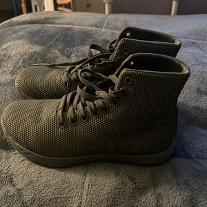no bull, perfect condition, worn once, army green color